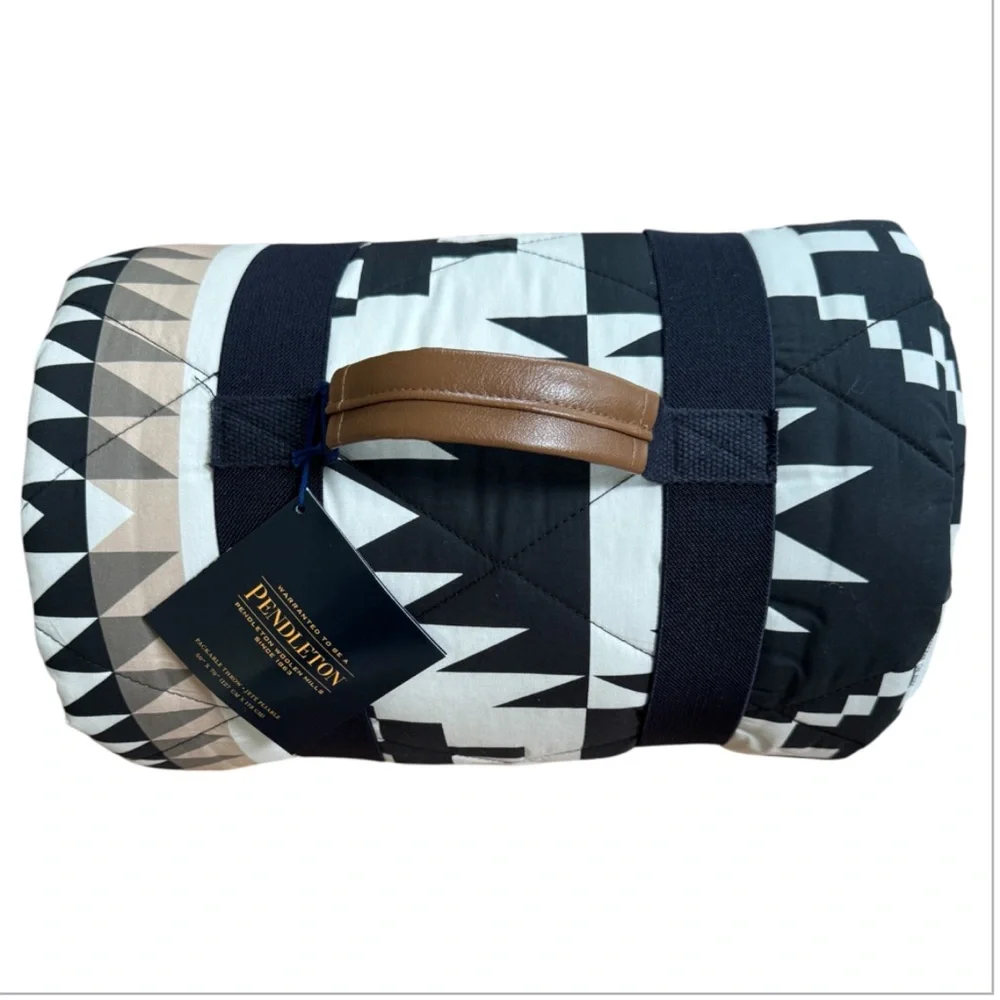 Pendleton Spider Rock Quilted Roll Up Throw 50”x70”